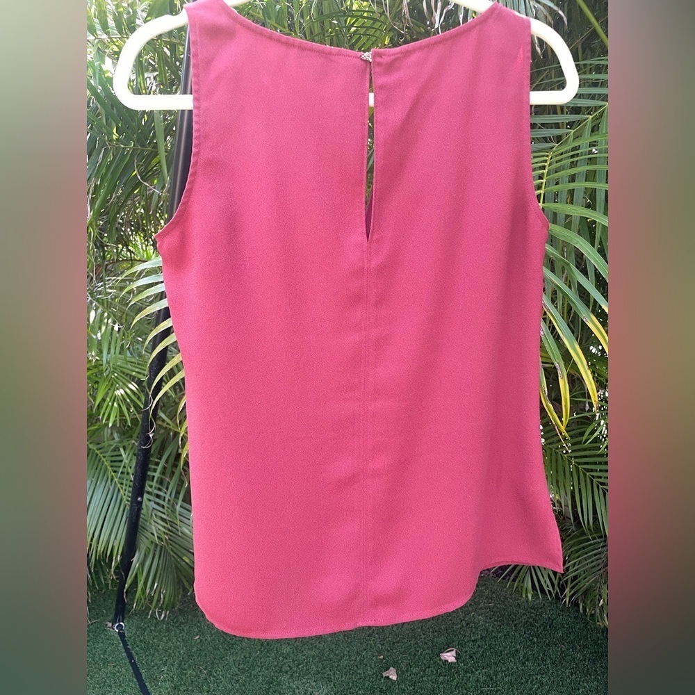 Ann Taylor Burgundy/Rust Sleeveless Blouse Top with Keyhole Neckline - Picture 2 of 5